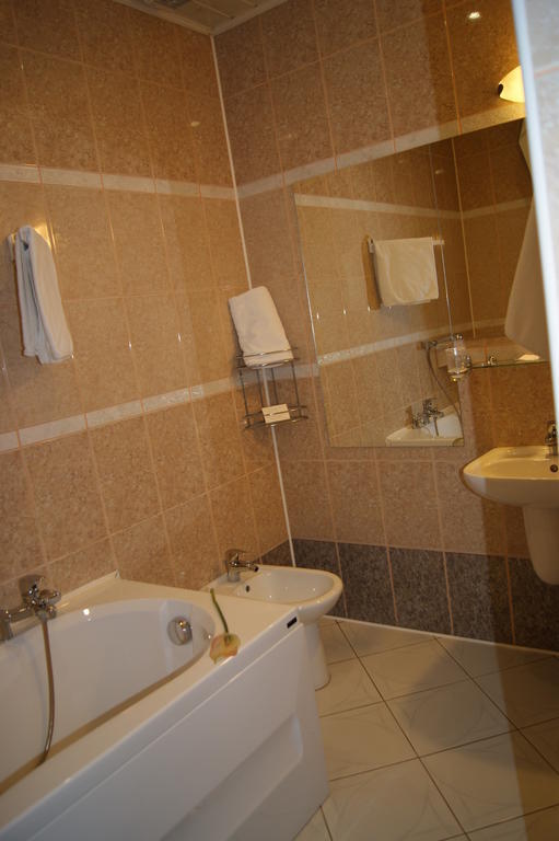 Hotel Restauracja Tawerna 글리비체 객실 사진
